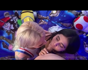 Yorgelis Carrillo shares a daring scene with her friend and her partner